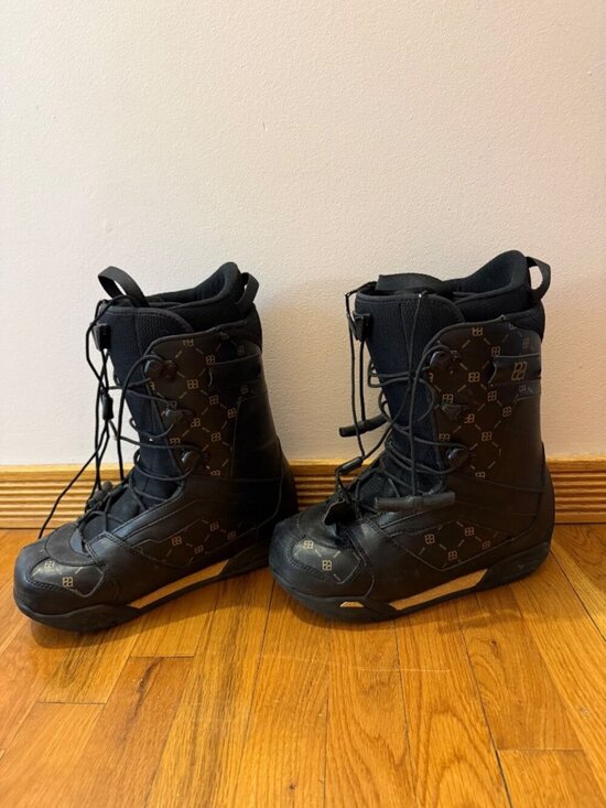 Atomic Snowboard Boots Size US 8 Black With Patterned Design - Mens Snow Gear main image 16